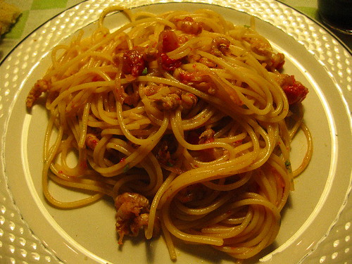 Spaghetti with shrimps and tomato