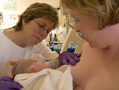 doula-sandy-helping-breastfeed