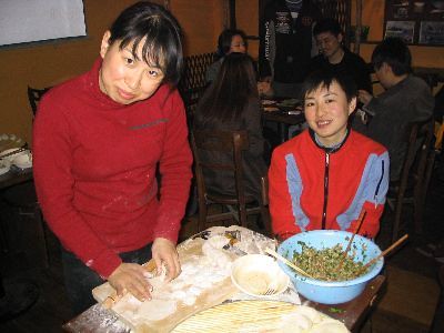 Tian Mengyuan and Yang Fan making dumpings