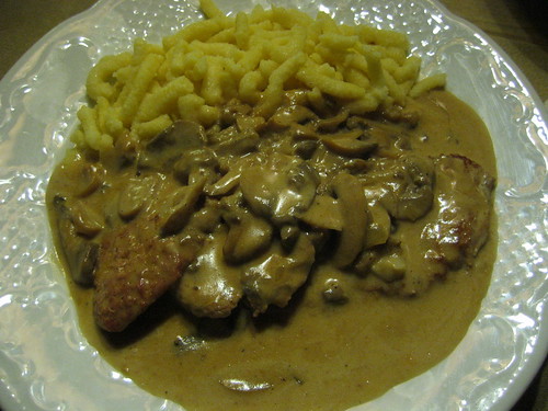 Schnitzel with mushroomsauce and spätzle