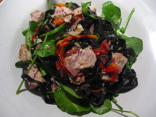Black tagliatelle with tuna and roasted red pepper / watercress