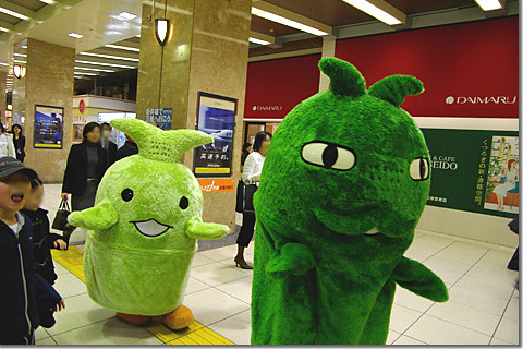 Morizo & Kiccoro at Tokyo Station 02 photo by *istD